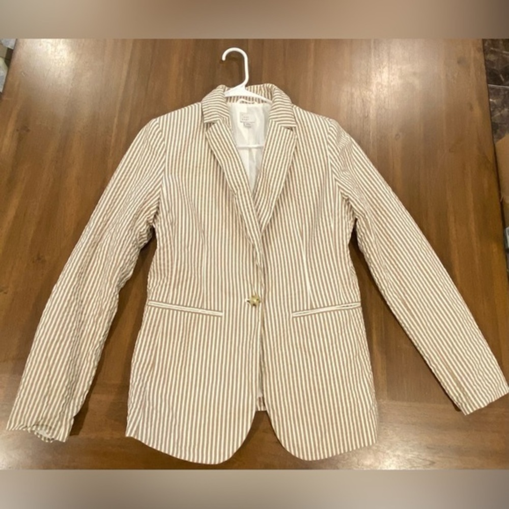 A New Day Tan And White Seersucker Blazer Size 6